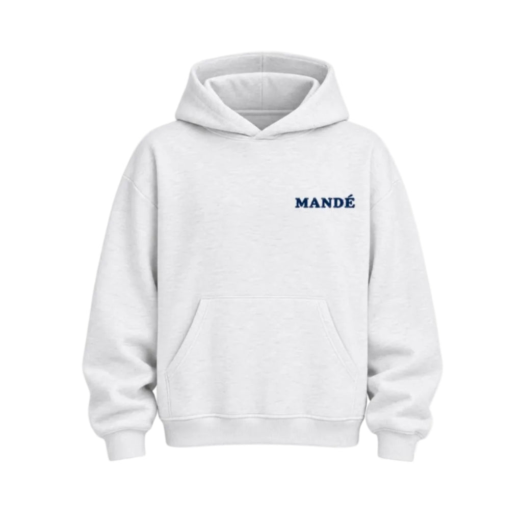 Mandé Clothing navy hoodie – framsida med MANDÉ-tryck